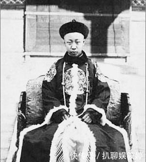 皇上|溥仪下班挤公交,一群人突然跪地喊皇上,他只留下一句话!