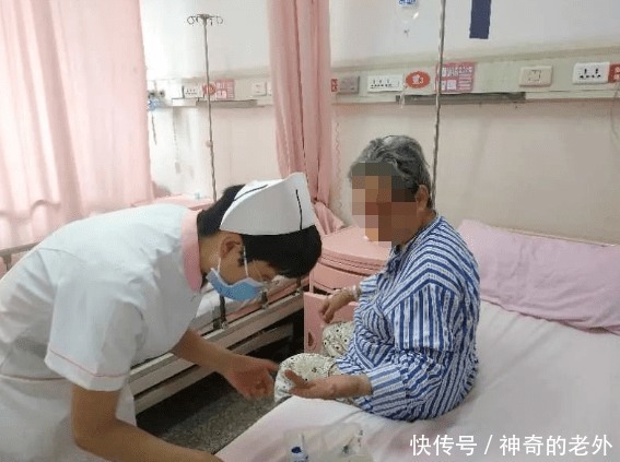被困|4天3夜极限求生!西安82岁奶奶和64岁女儿 被困电梯互喝尿液支撑