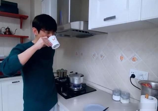  湖南|何炅汪涵的家对比才知单身非单身生活差距，同属湖南广电家属小区