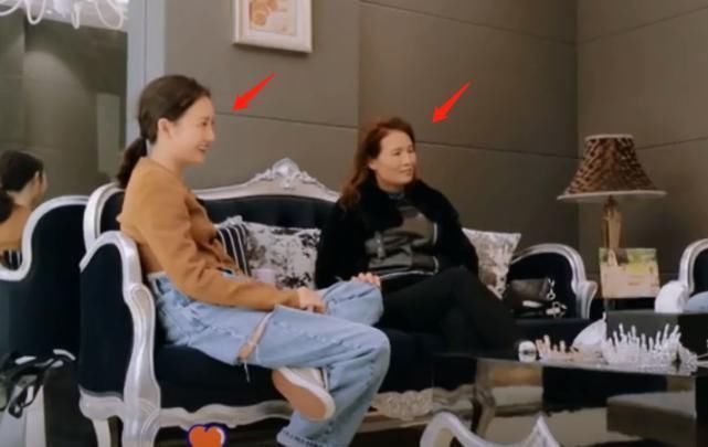 妈妈|王欧妈妈现身综艺,母女俩眉眼复制粘贴,是否整容一目了然
