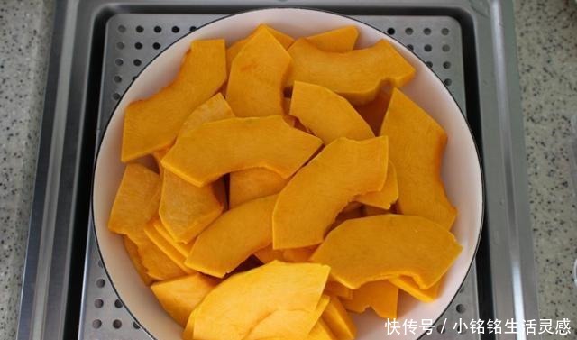 南瓜泥|早起5分钟,简单几步就能做出南瓜香蕉饼,煎一下两口一个