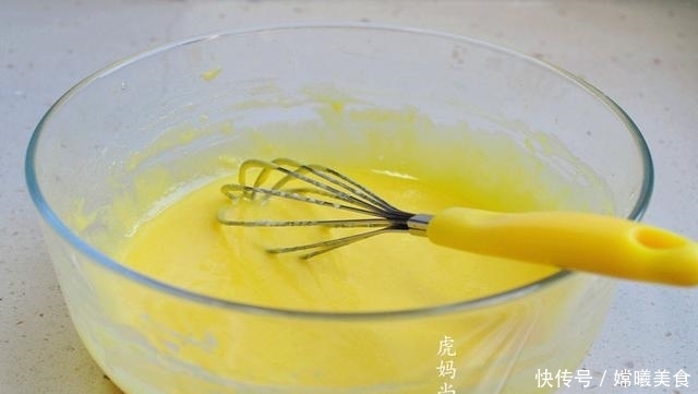  酸奶|玉米粉+酸奶+鸡蛋，做成无油又低糖的早餐蛋糕，好吃健康易消化