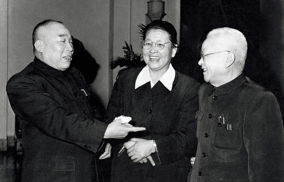 培养|冯玉祥之妻，不仅成为新中国副国级领导，还培养了两位解放军少将