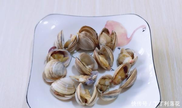 制作|制作海鲜时,不仅要加姜和盐,还要多加“两味”来制作味道鲜美