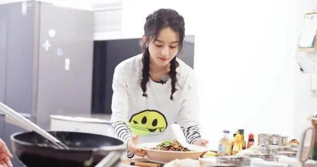 中餐厅|《中餐厅》在流量女星赵丽颖加入后,收视率居高不下,话题度极高