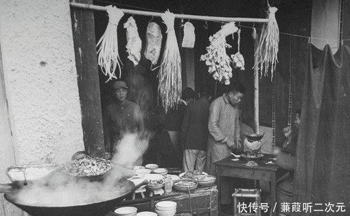 吃火锅|罕见老照片:人们在吃火锅,第二张令人惊讶!
