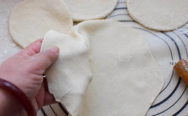 盒子|做韭菜盒子,鸡蛋千万不能炒,这才是正确做法,韭菜鲜美鸡蛋软嫩