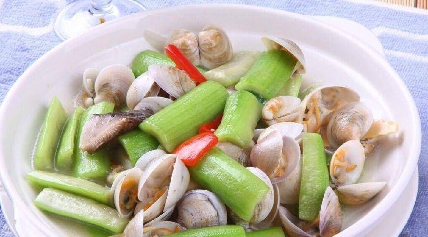 丝瓜|丝瓜跟它炖到一块儿，比鸡汤还鲜美，比参汤还补特别适合夏天吃