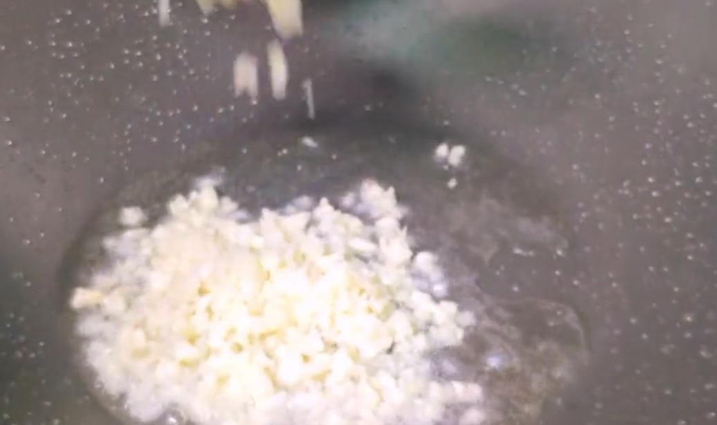 大人|1分钟学会经典下饭菜“雪菜炒毛豆”,鲜香美味,大人小孩都喜欢