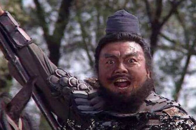 诸侯|虎牢关华雄叫阵,关羽当时若没在,当时只有他能斩华雄!