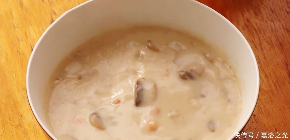 浓郁|奶油蘑菇汤,饭店几十元一份,教你自己做,奶香浓郁,家人特爱吃
