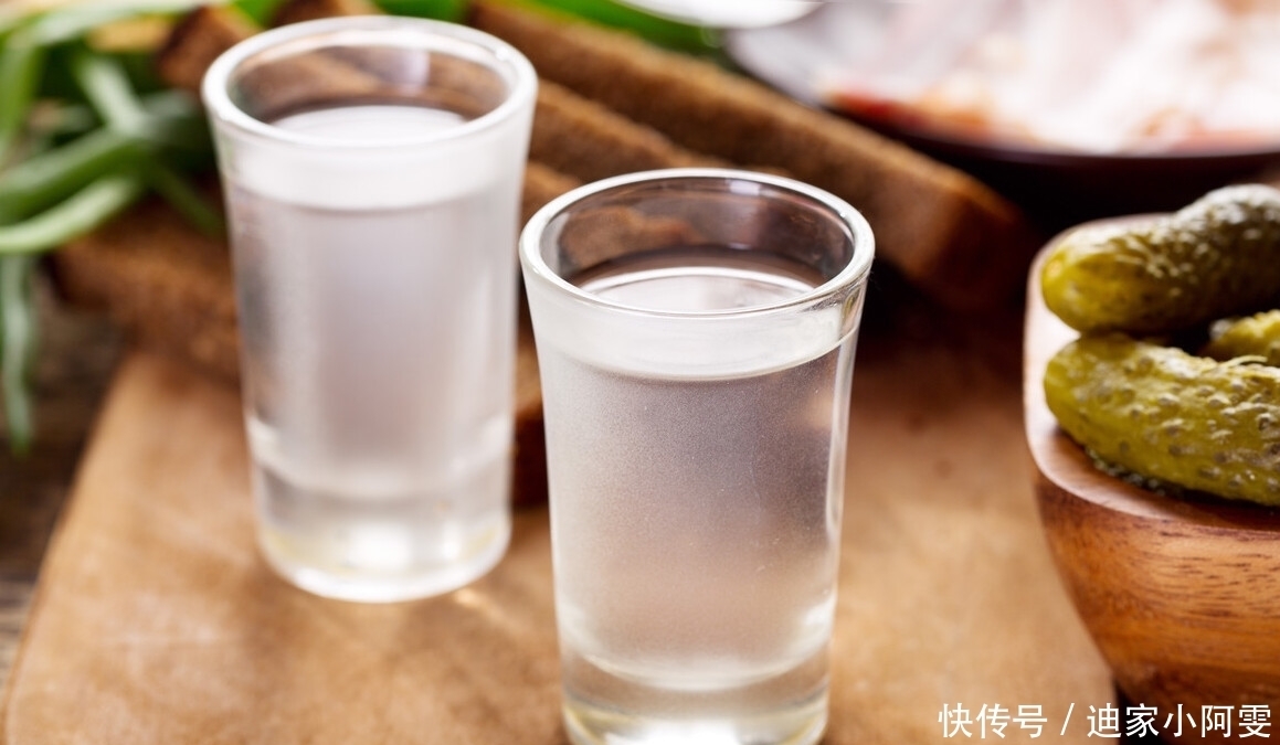 辨别|买白酒，如何分辨是粮食酒还是酒精勾兑酒？学会这几招，轻松辨别