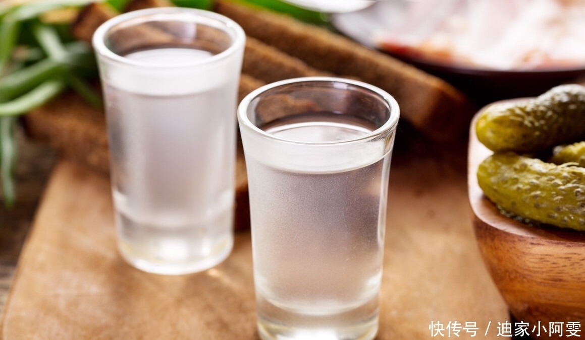 辨别|买白酒,如何分辨是粮食酒还是酒精勾兑酒?学会这几招,轻松辨别
