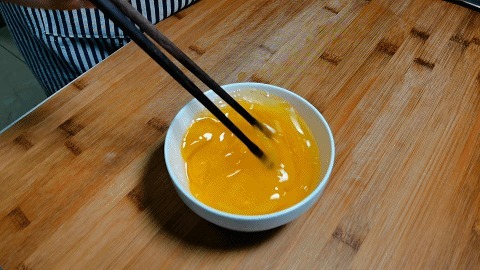 洋葱|多吃洋葱护心脑,教您地道家常菜,加入鸡蛋炒一炒,天天吃不腻