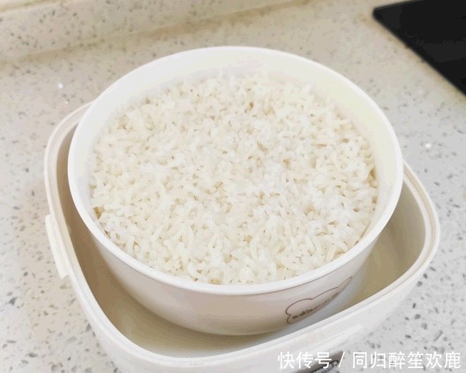 分明|蒸米饭,只加水是外行!水里多加这2样,米饭又香又软,粒粒分明