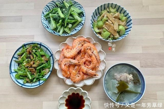 白菜苔|晒晒一线城市一家三口的晚餐,3荤1素1汤,朋友求同款邻居