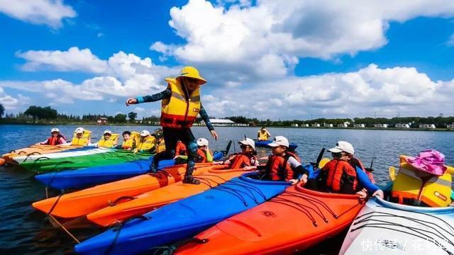 澄清|“妹妹赶紧松手,跳下去”,蓝衣女孩怂恿同伴跳楼,母亲现身澄清