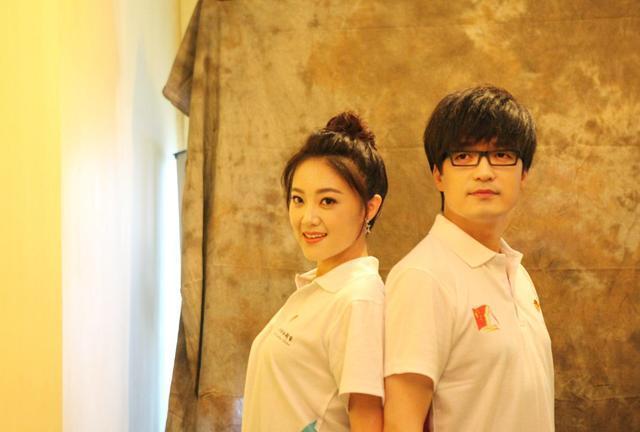 问玲花|凤凰传奇上节目,主持人问玲花:你和曾毅在一起老公吃醋吗?