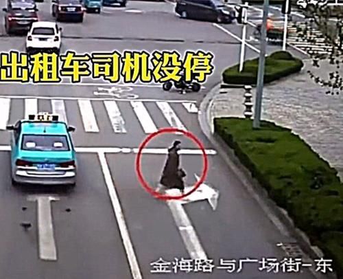 电动车|违章电瓶车撞上违规女子，这事儿该怎么判电动车整治势在必行