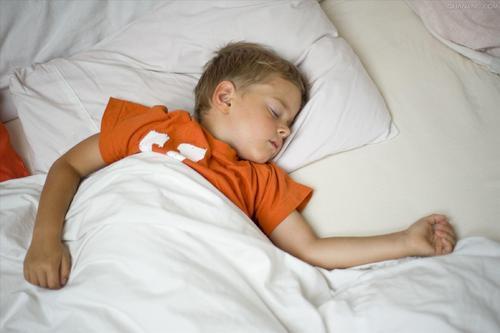 影响|孩子经常熬夜超过11点,除了身高,还有这三个方面易受影响