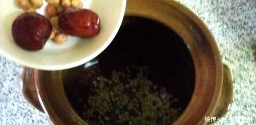  体内|红豆和它“天生一对”，夏天常喝，减轻体内湿气，女性最要喝