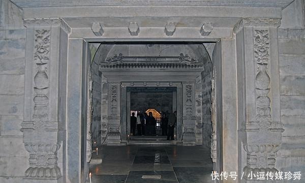 嘉庆皇帝|皇帝打猎中暑离世,没有棺材,临时找来几块板,8千人抬