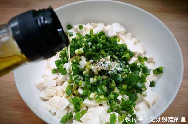 小葱拌豆腐|这是农村最接地气的一道菜,也是父亲一生最爱的下酒菜,如今少见