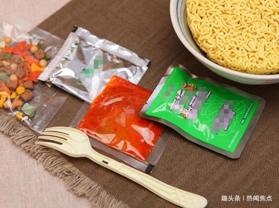 桶装|桶装为什么比袋装的方便面贵知道原因后,我宁愿吃桶装