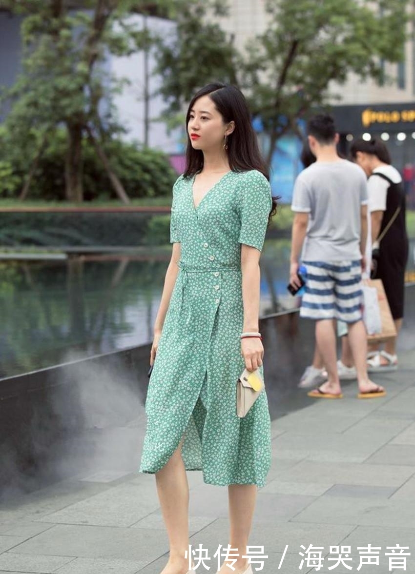 气息|街拍:小姐姐给人感觉就是一位知性优雅,很有文化气息的美女!