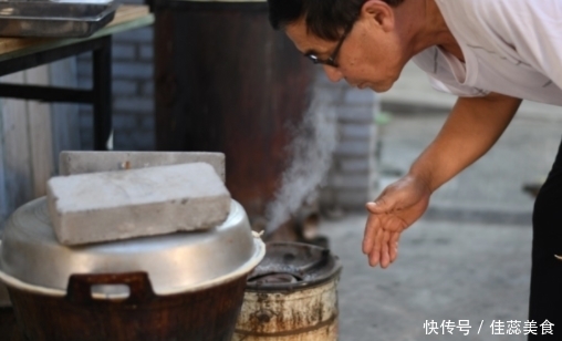 顾客|大爷30年只做“一道菜”,480元一份,每天限卖3份,顾客开车来吃