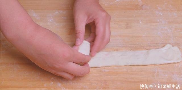 馒头|西葫芦别炒着吃了,试试这种新吃法,比包子馒头简单还好吃,解馋