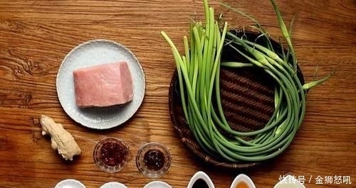 蒜苔炒肉|蒜薹炒肉不是炒老了就是不脆?下锅前腌制下,入味又脆爽