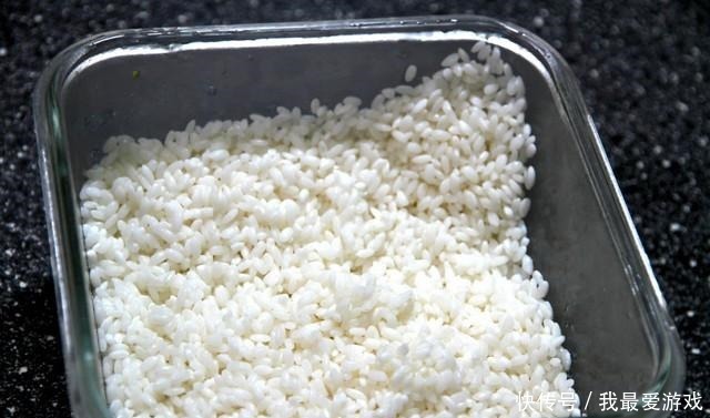 把大米|大米不蒸米饭改蒸发糕，当早餐更受欢迎，做法简单又好吃
