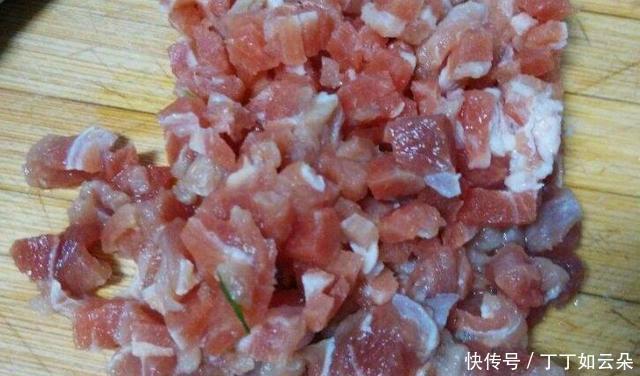 韭菜|寒露过后,我给家人包这种馅的饺子,鲜美又多汁,比韭菜茴香馅香