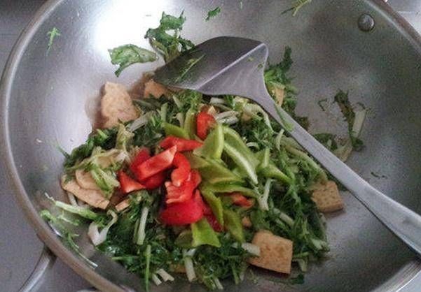  入味|炒豆腐不总是容易品尝的吗？教你怎么用这种方法做豆腐，嫩滑可口