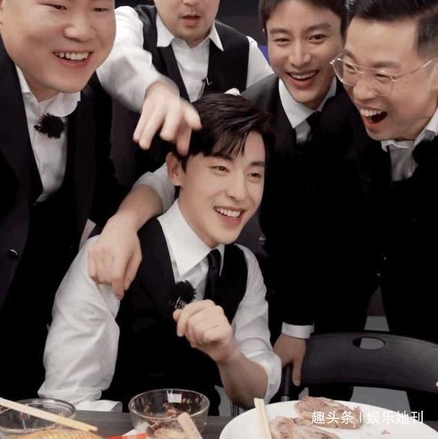  邓伦|邓伦C位现身《极限挑战》直播，可大哥们太会玩，粉丝心疼又想笑