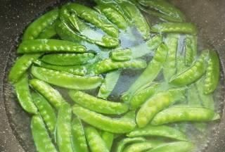 食物|吃这7类食物必须先焯水,很多人一直吃错了,别等生病了再改正