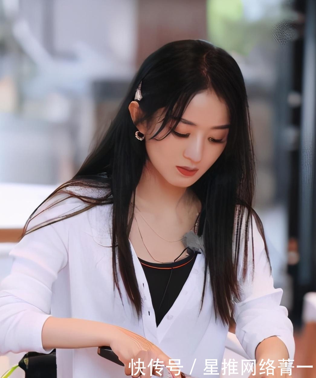 嘉宾们|赵丽颖参加中餐厅太懒?切肉累到手抖,网友:装出来的