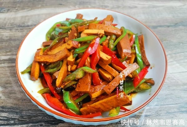 饭菜|一家三口的午餐,家常下饭菜简单味美,精细搭配家人都喜欢