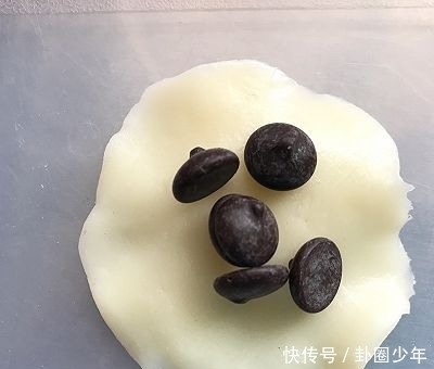  爆浆|#网红美食我来做#Q弹麻薯巧克力爆浆小蛋糕