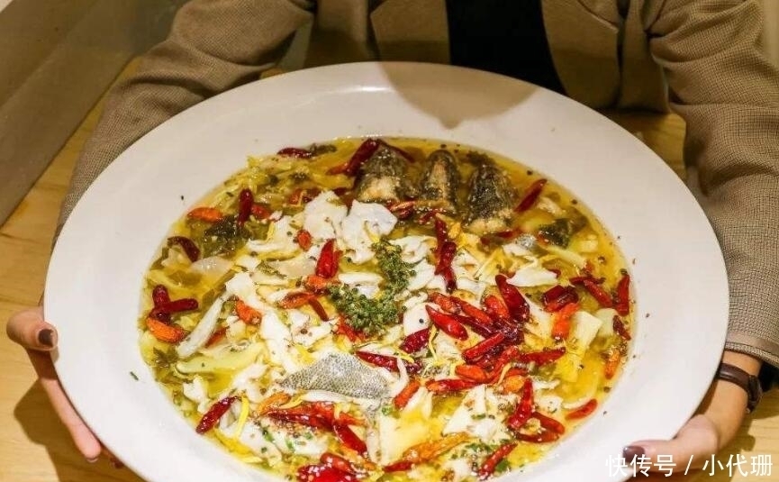 中国|中国又一餐饮巨头诞生:翻台率赢了海底捞,它每天的客流量超10万