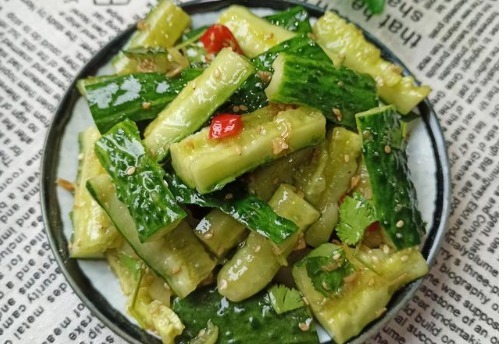 黄瓜|凉拌黄瓜料汁怎么调?多数人不懂,调味品乱放,怪不得味道不好吃
