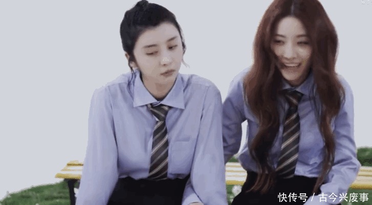 完美|适合秋季的“衬衫搭半裙”，时尚简约显知性，完美诠释优雅风情