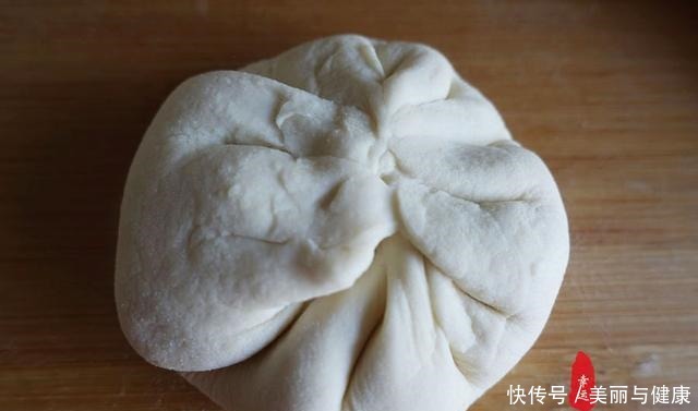 鸡蛋|三种不同的鸡蛋饼,制作方法各异,您更喜欢哪一种