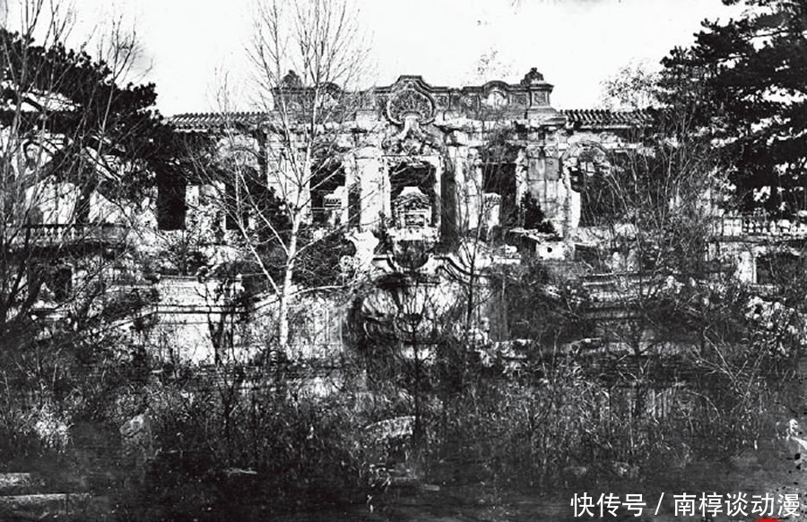 断壁残垣|晚清老照片:被英法联军焚毁之后的圆明园,断壁残垣荒草丛生