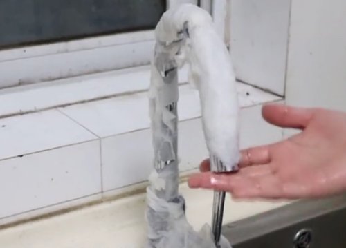  难题|水龙头“包”上卫生纸，解决了家家户户的难题，看完我也跟着做了