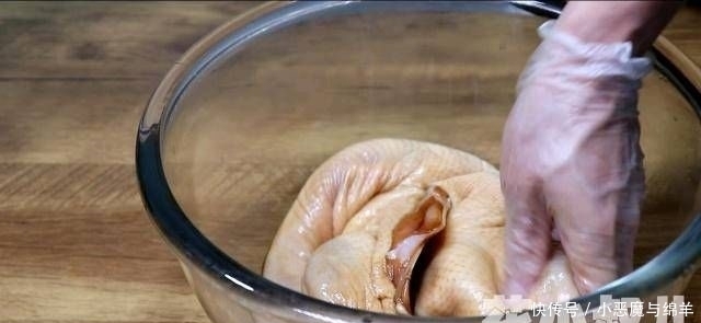  油腻|烤鸭只用一勺盐和酱油，味道不油腻，你一看就会有食欲