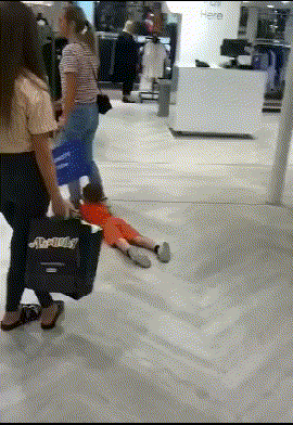  丢人|搞笑GIF趣图：我都想直接下去不表演了，太丢人了