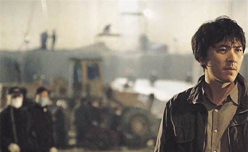 律师|他杀人潜逃33年被发现，藏身地点让抓捕人员诧异，律师不能判刑