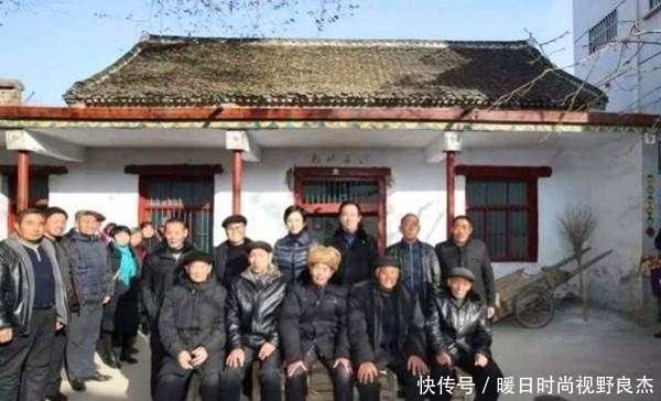 资助|许家印曾受老师20元路费资助,功成后回报老师一套房,如今怎样?